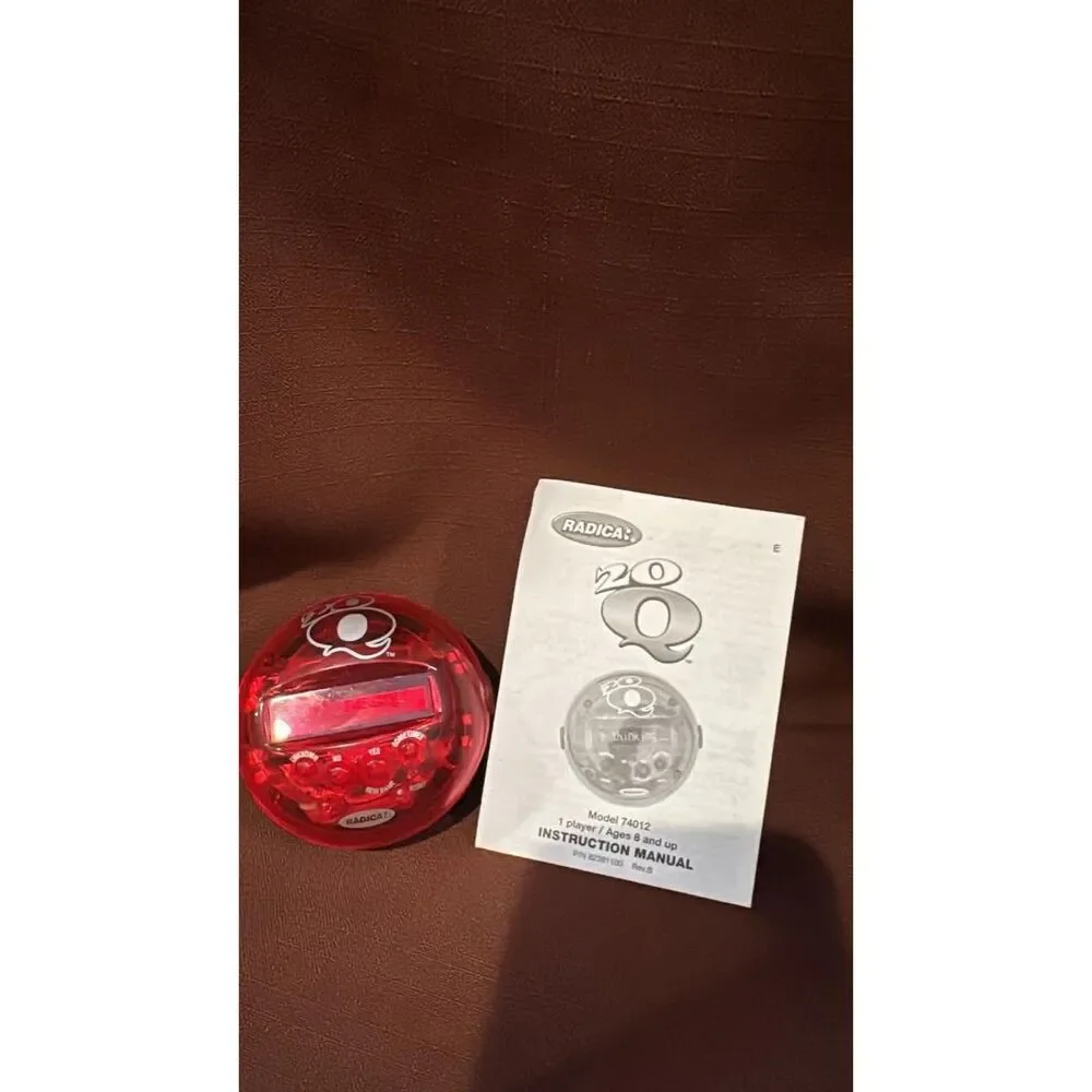 Radica 20Q 20 Question Electronic Handheld Game Red 2005 Works